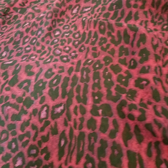 Woman's blouse leopard print!!! - Picture 9 of 11